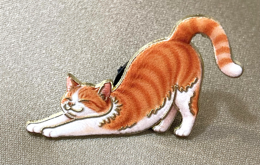 NWOT Orange Stretching Cat Lapel Pin Brooch Enamel Animals Pets Family